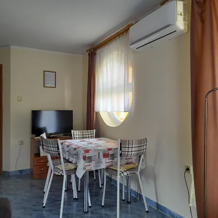 Berkenye Apartman Apartman *