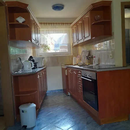 Berkenye Apartman Apartman *