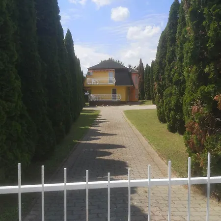 公寓 Berkenye Apartman