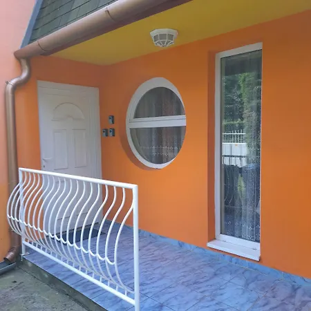 Berkenye Apartman 公寓